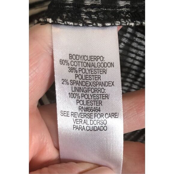 SANDRA DARREN - 🎉HP🎉 EUC - L Sz M Cap Sleeve Printed Geometric BodyCon Sheath - Picture 7 of 14